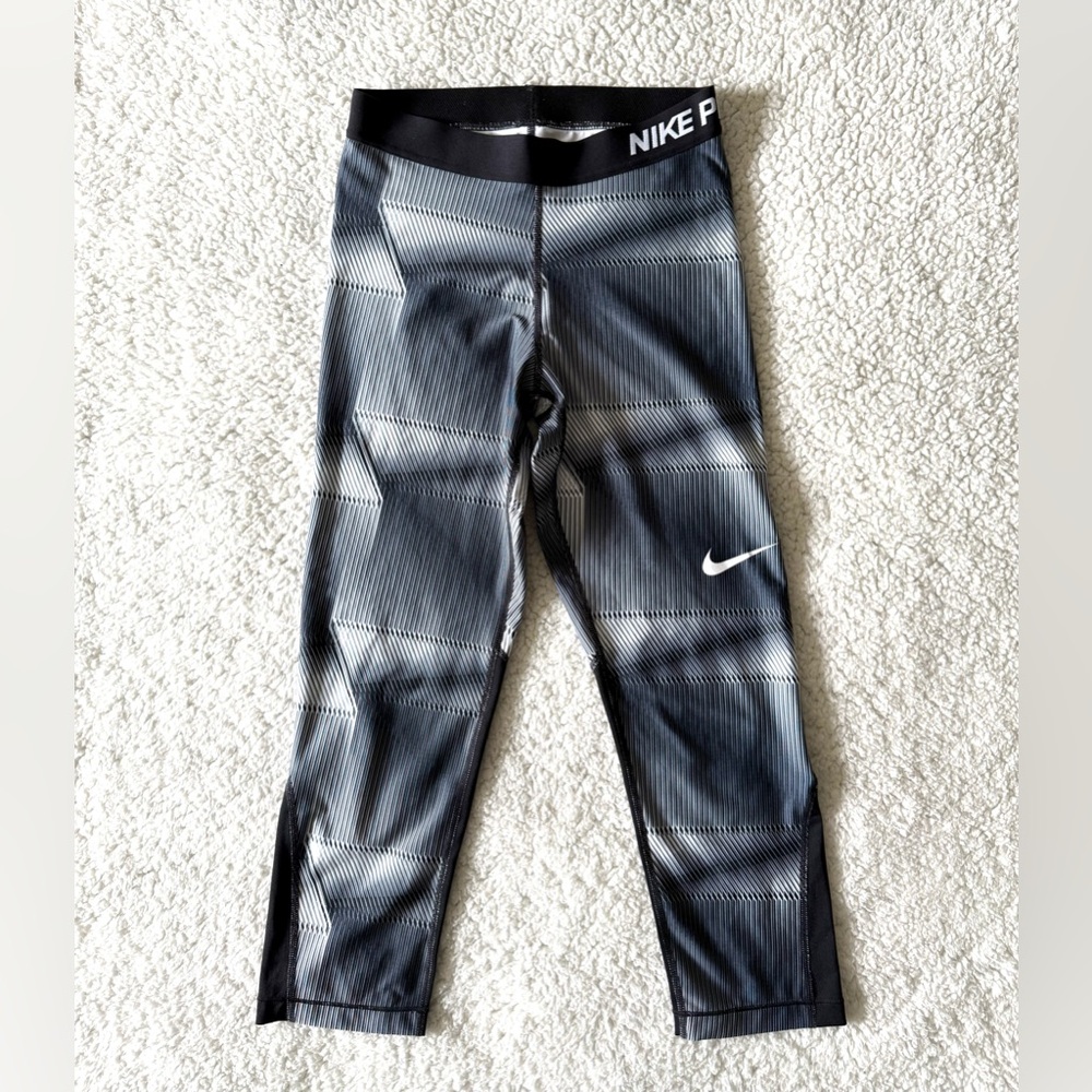 Nike Pro Women's Capri Leggings Black Gray White Size Medium